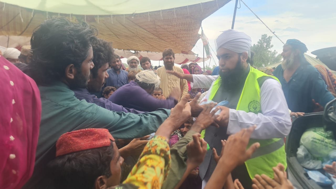 Flood relief volunteer distributing cash to families
