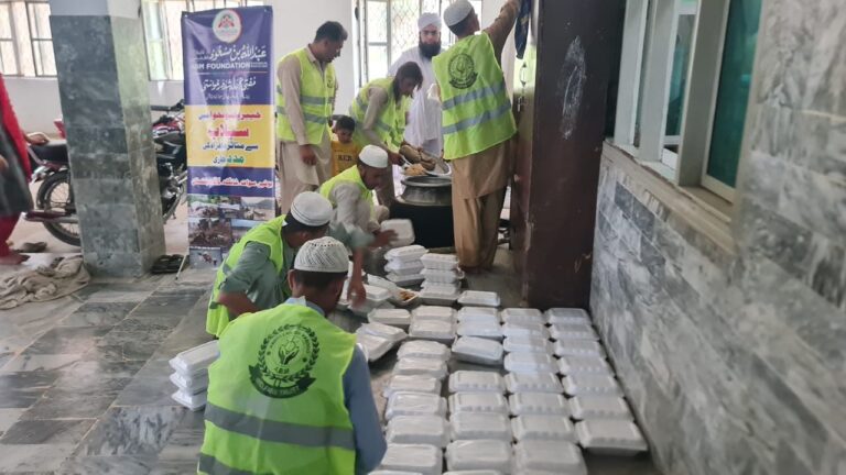 Flood relief volunteers packing cooked meals